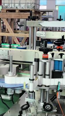 Fully automatic double-sided labeling machine CH-902 for laundry detergent, shampoo, front and back labels, square bottles, mineral water, double-sided labeling machine